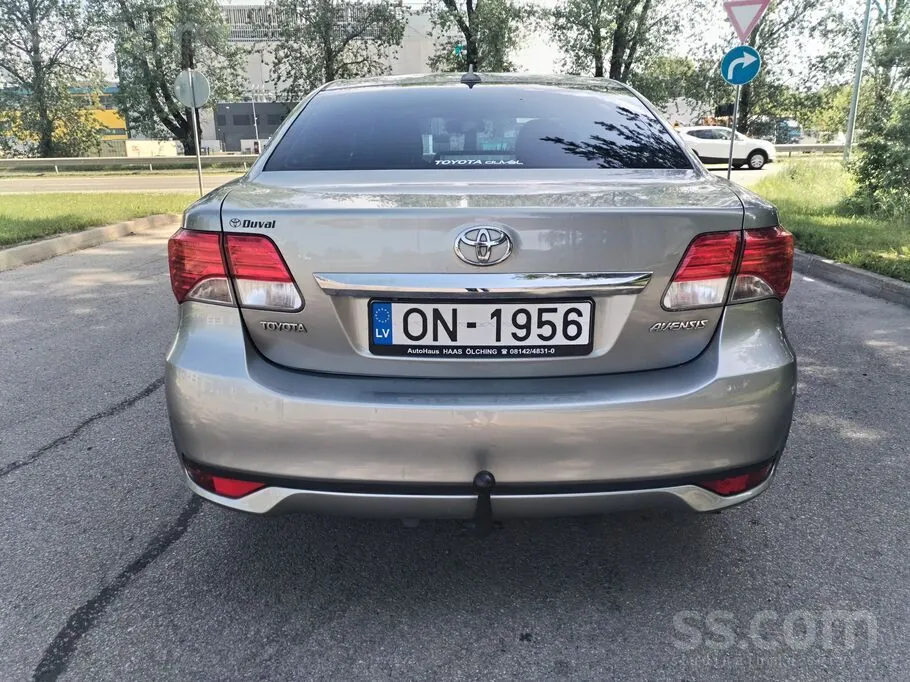 Toyota Avensis 2012 photo 5