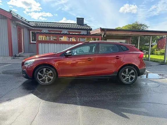 Volvo V40 Cross Country 2014 photo 2