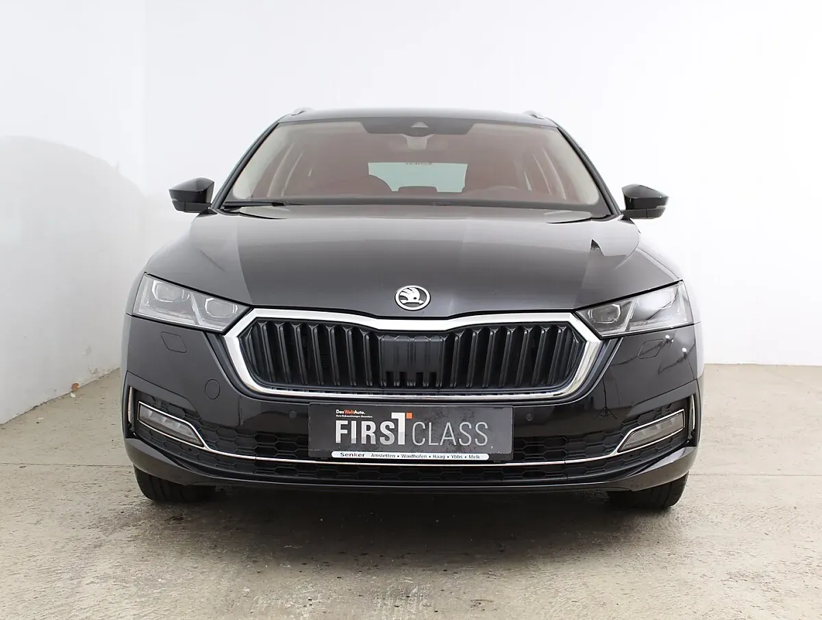 Skoda Octavia 2023 photo 2