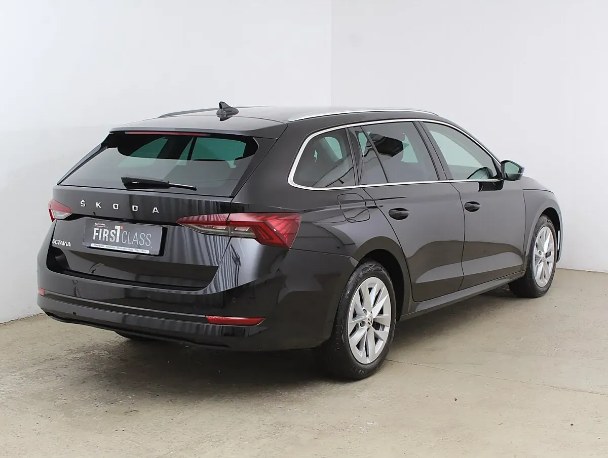 Skoda Octavia 2023 photo 3
