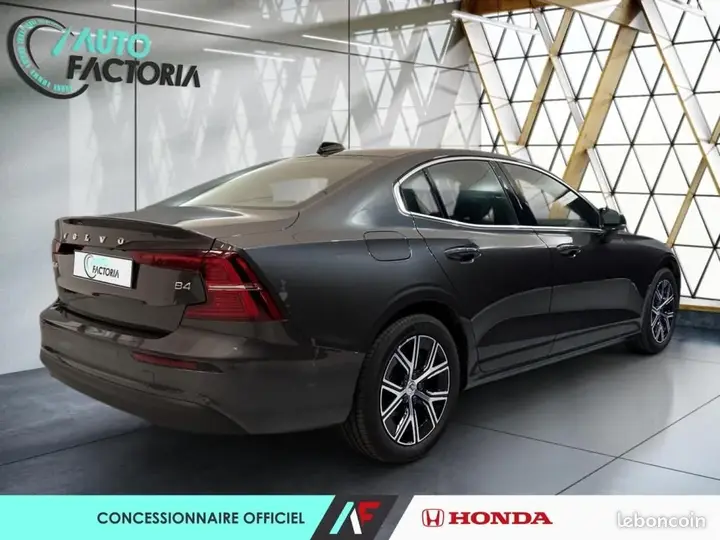 Volvo S60 2024 photo 4