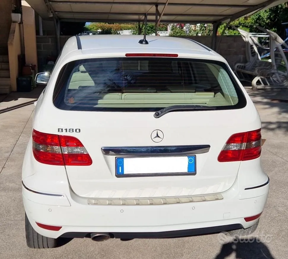 Mercedes-Benz B 2011 photo 2