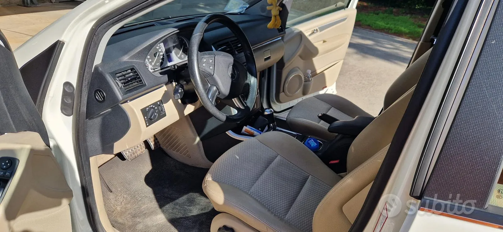 Mercedes-Benz B 2011 photo 4