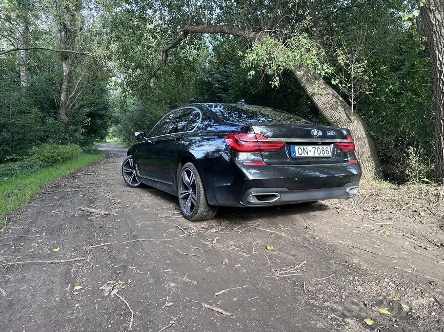 BMW 740 2016 photo 4