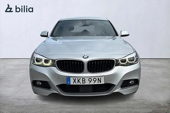 BMW 320I 2019 photo 2
