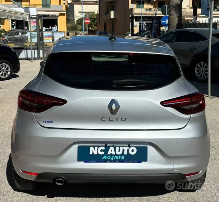 Renault Clio 2023 photo 2