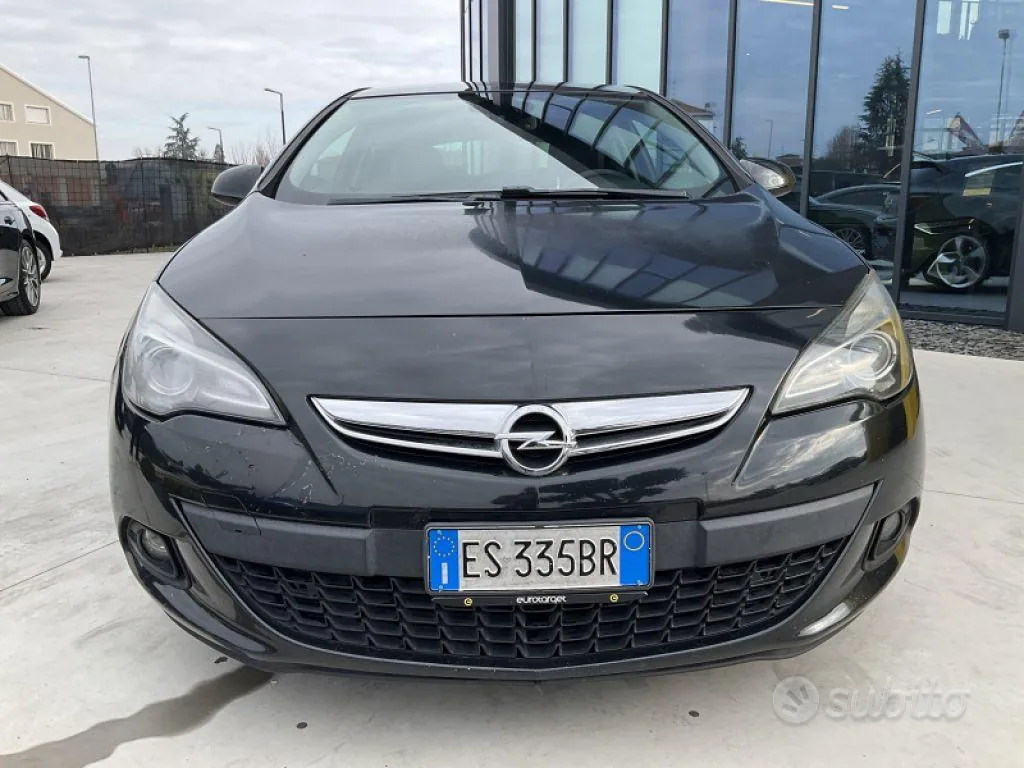 Opel Astra 2013 photo 2