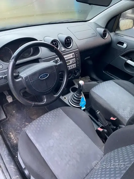 Ford Fiesta 2005 photo 5