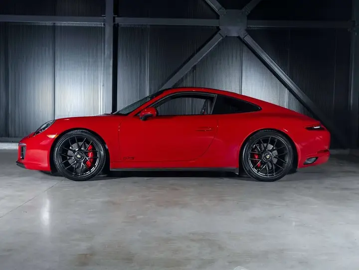 Porsche 911 2018 photo 2
