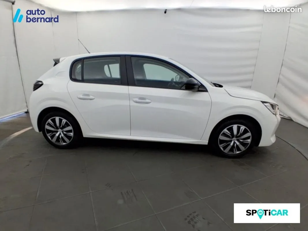 Peugeot 208 2023 photo 4
