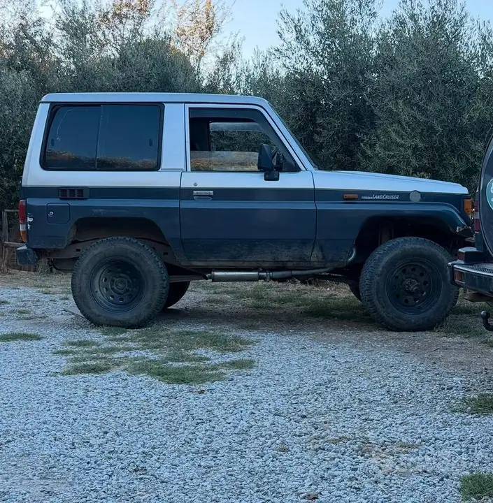 Toyota Land Cruiser 1987 photo 2