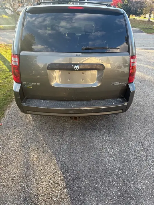 Dodge Caravan 2010 photo 3
