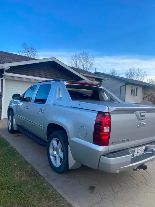Chevrolet Avalanche 2011 photo 3