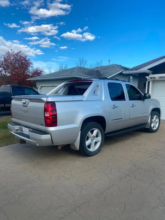 Chevrolet Avalanche 2011 photo 5