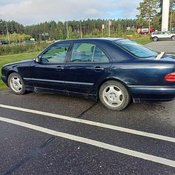 Mercedes-Benz E240