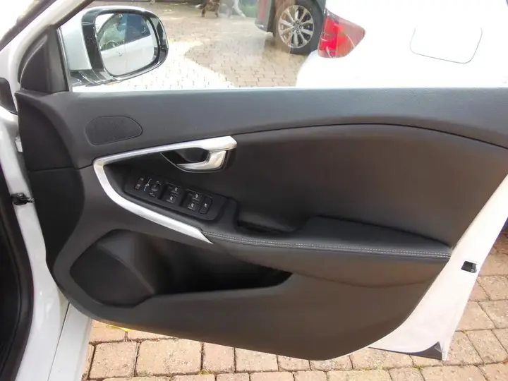 Volvo V40 2015 photo 3