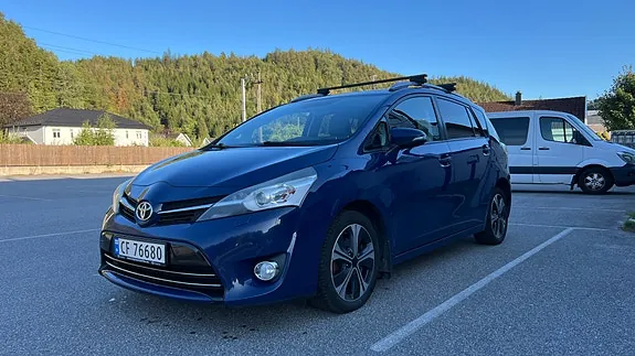 Toyota Verso 2014 photo 2