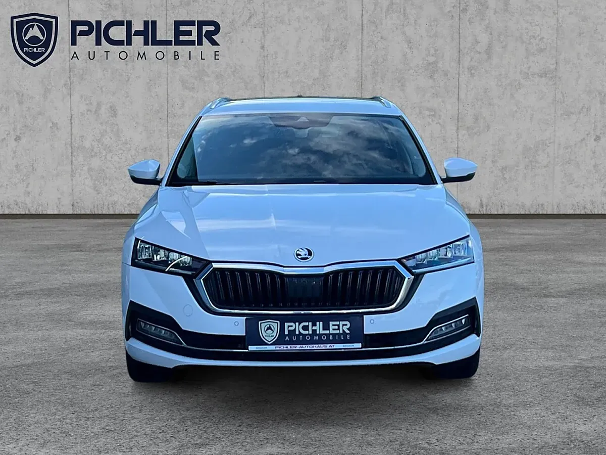 Skoda Octavia 2023 photo 2