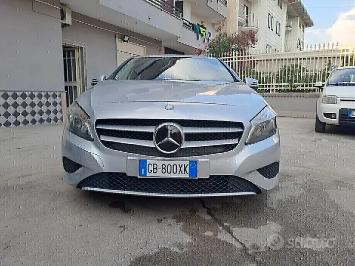 Mercedes-Benz A 2015 photo 2