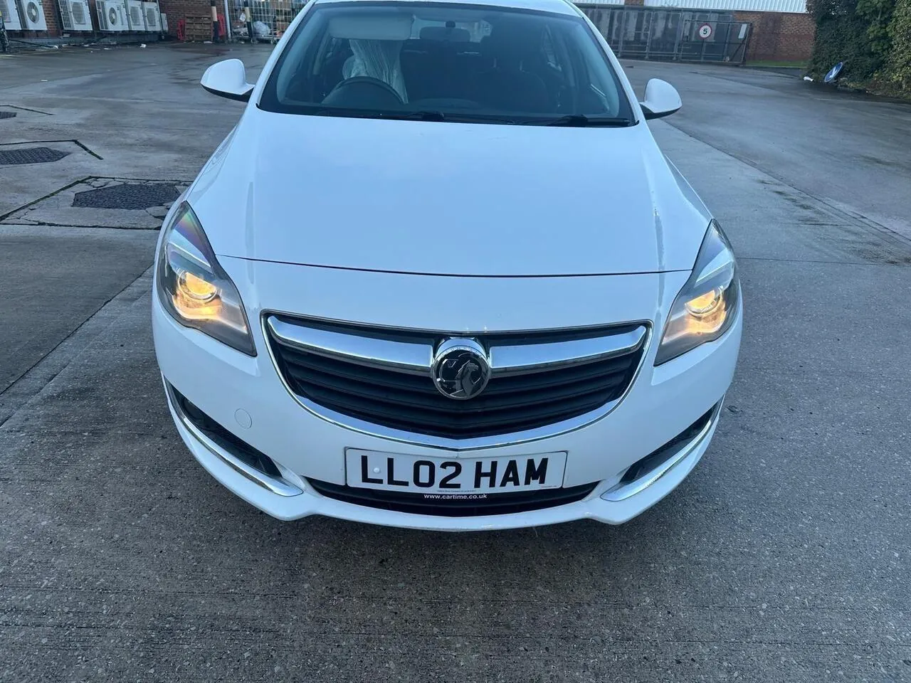 Vauxhall Insignia 2016 photo 2