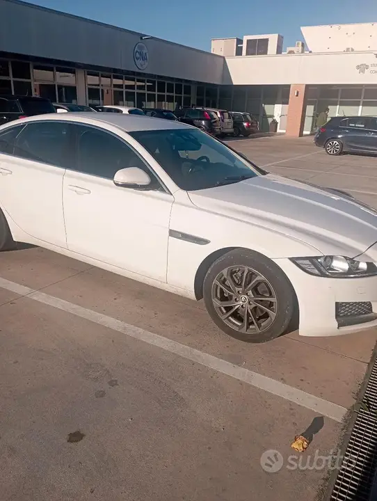 Jaguar Xf 2016 photo 2