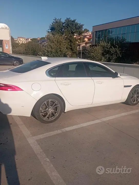 Jaguar Xf 2016 photo 3
