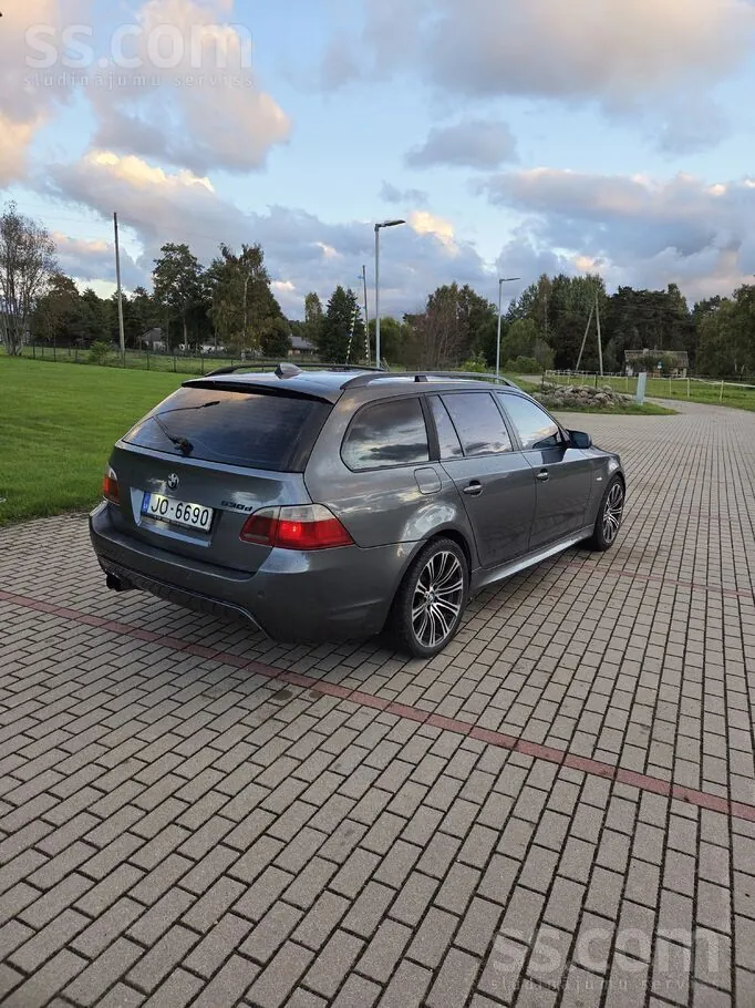 BMW 530D 2004 photo 2