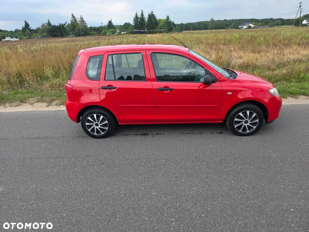 Mazda 2 2004 photo 2