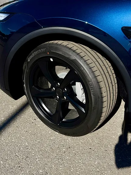 Tesla Model Y 2026 photo 3