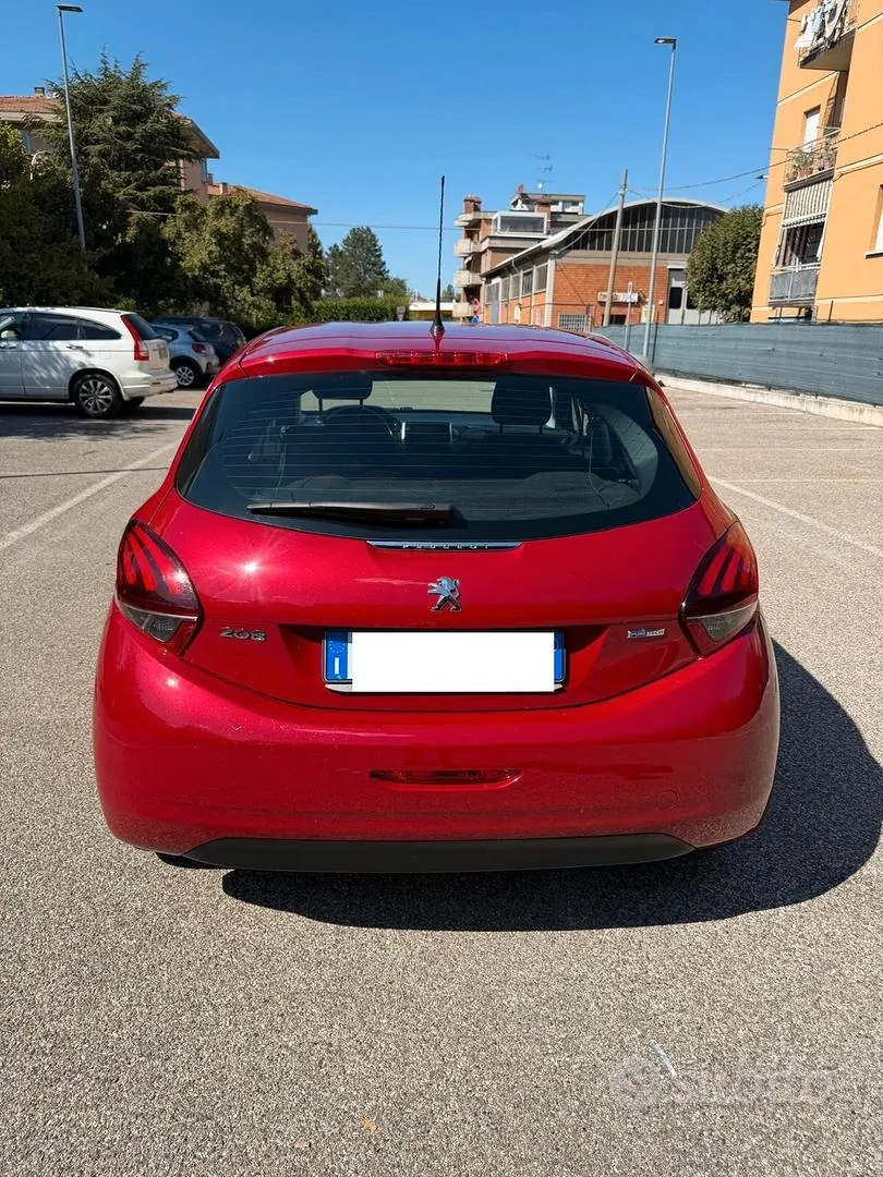 Peugeot 208 2017 photo 3