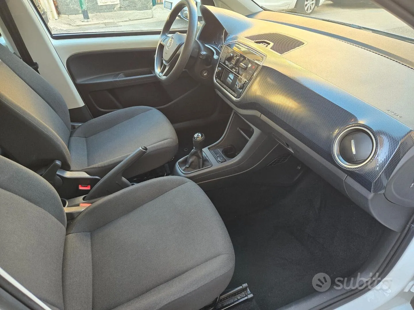 Volkswagen Up 2023 photo 5