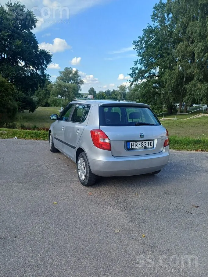 Skoda Fabia 2011 photo 5