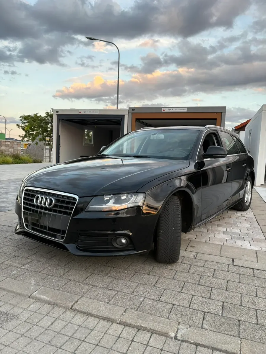 Audi A4 2010 photo 2