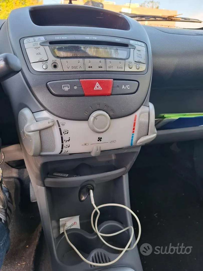 Peugeot 107 2008 photo 5