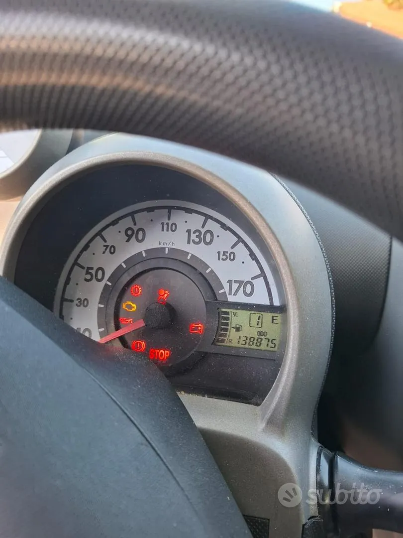 Peugeot 107 2008 photo 3