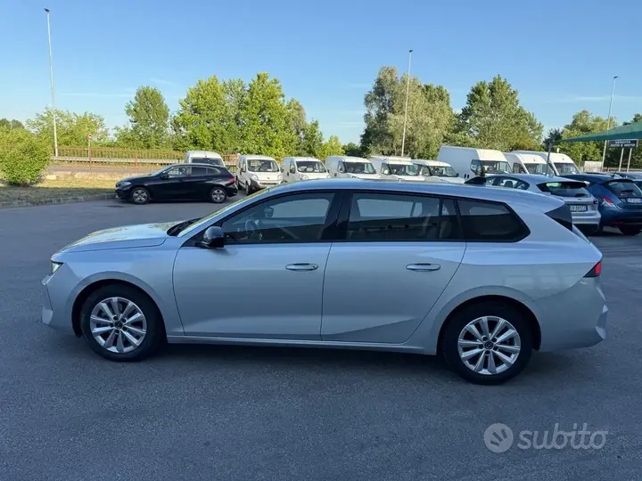 Opel Astra 2024 photo 2