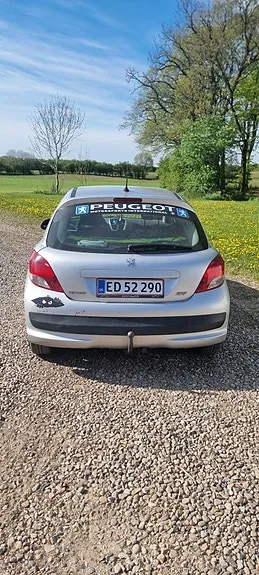 Peugeot 207 2010 photo 2