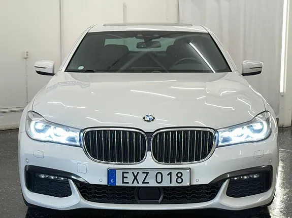 BMW 740E 2018 photo 2