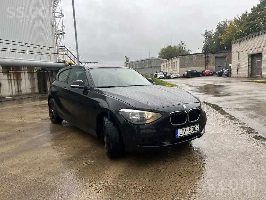 BMW 1 Series 2012 photo 2