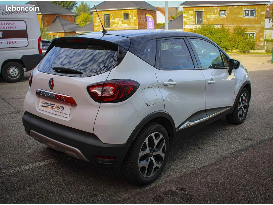 Renault Captur 2018 photo 2