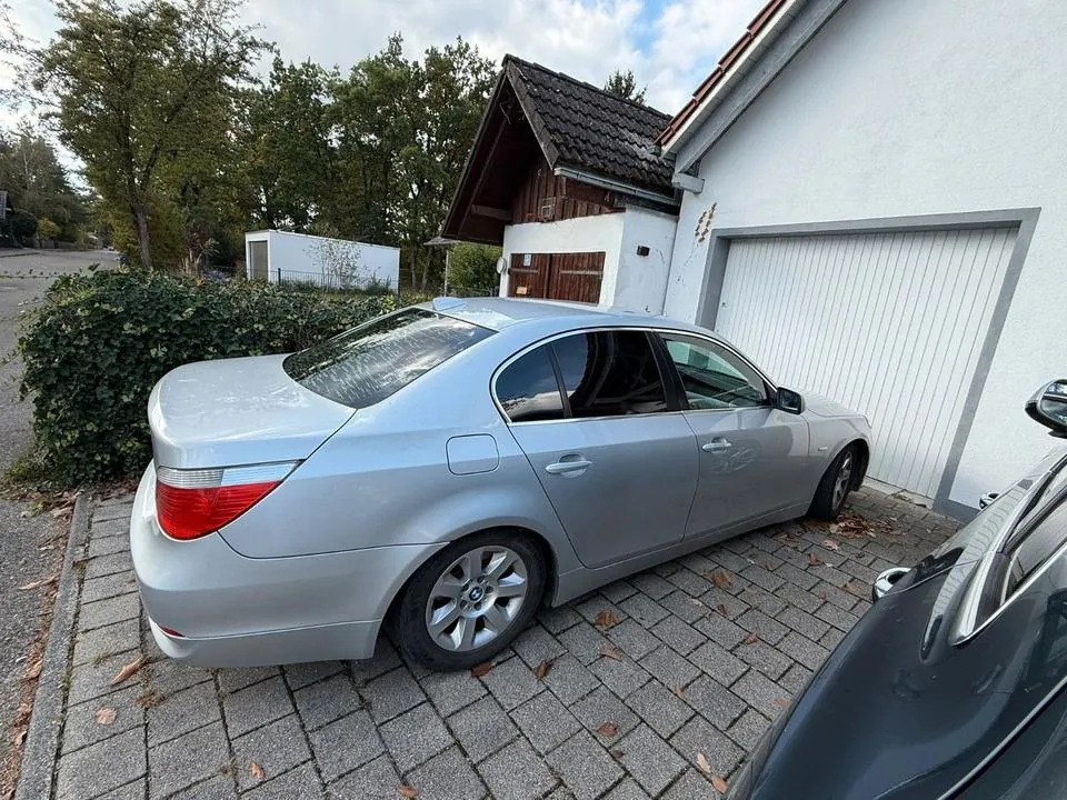 BMW 520I