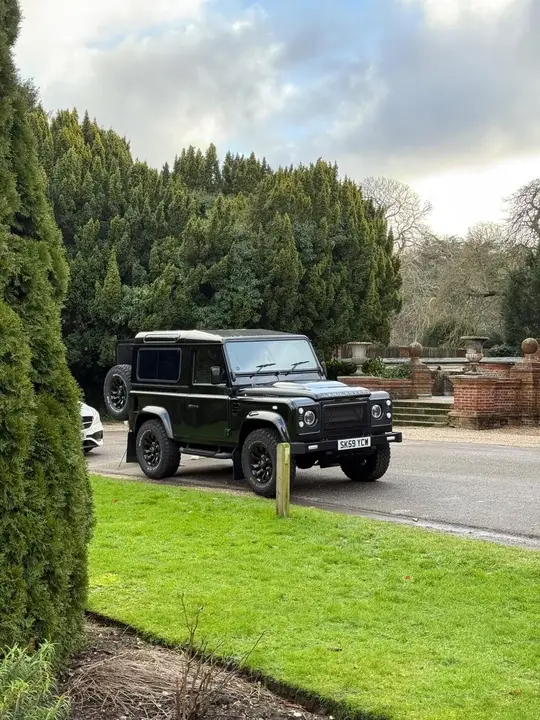 Land Rover Defender 90