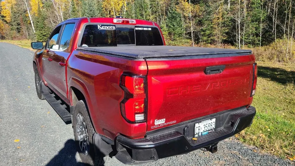Chevrolet Colorado 2023 photo 3