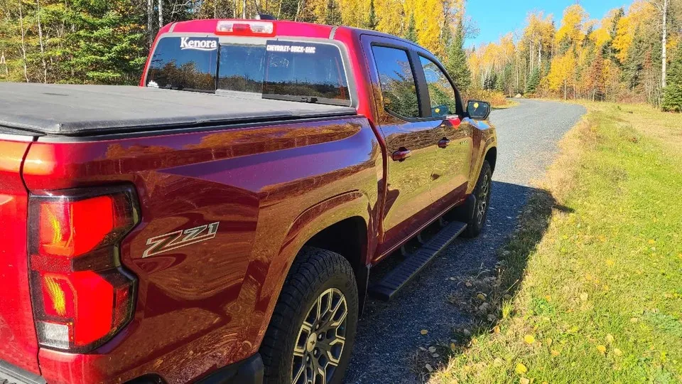 Chevrolet Colorado 2023 photo 2