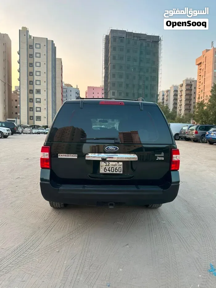 Ford Expedition 2013 photo 2