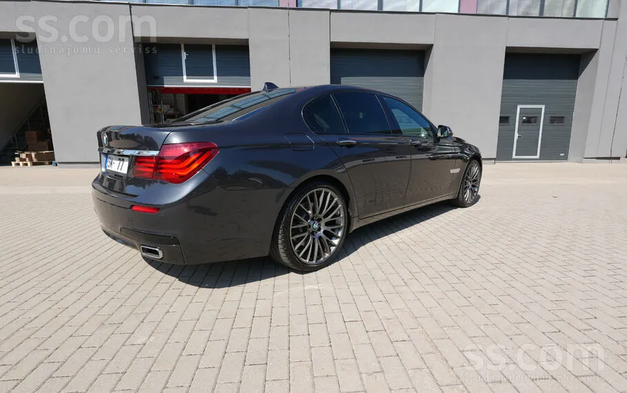 BMW 740D 2014 photo 2