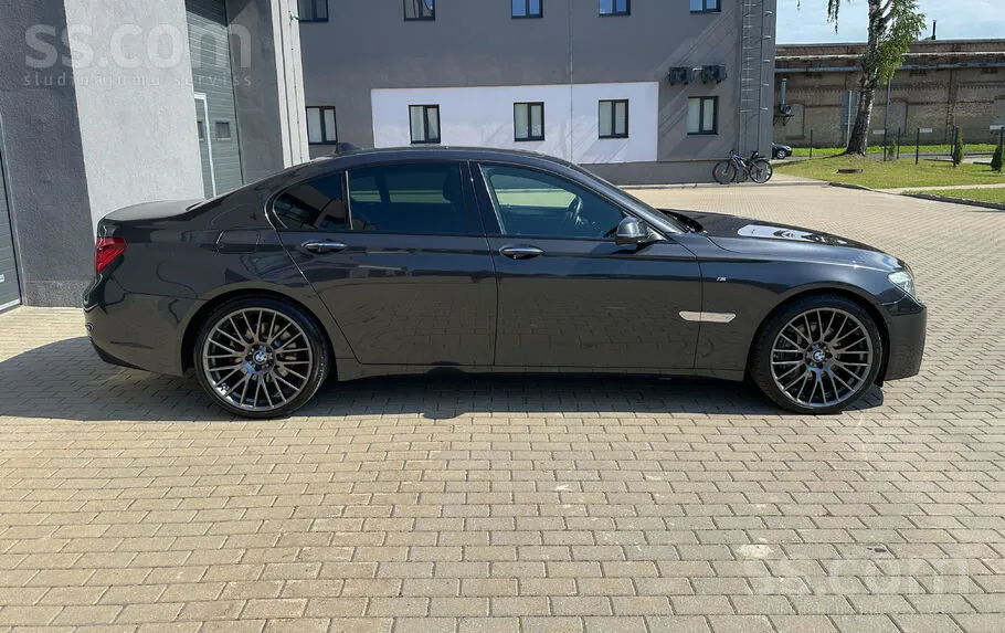 BMW 740D 2014 photo 3