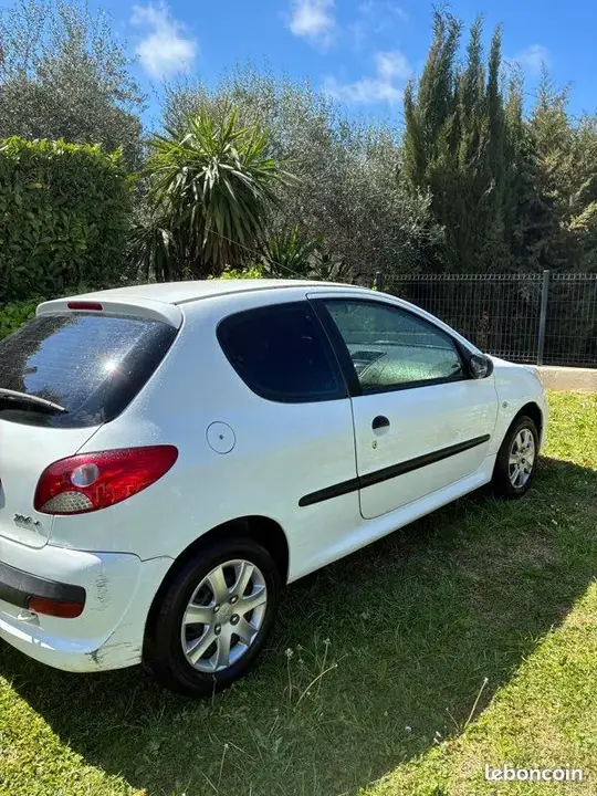 Peugeot 206 2009 photo 2