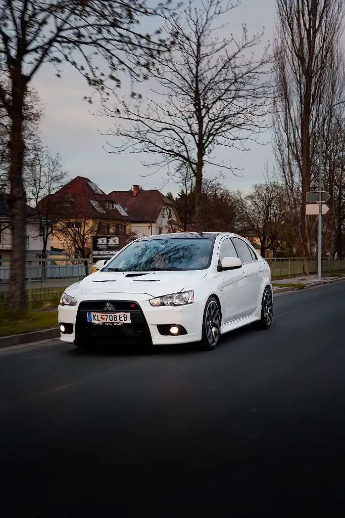 Mitsubishi Lancer 2012 photo 2