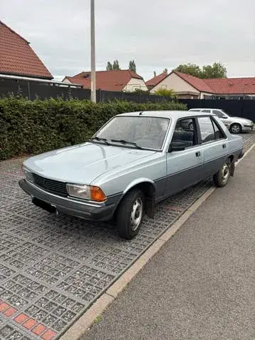 Peugeot 305